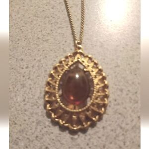 Vintage Sarah Coventry Gold Tone Amber Cabochon Tear Drop Pendant Chain Necklace